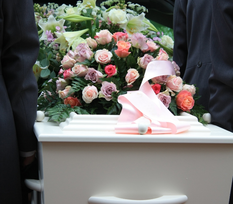 ustom burials in Alberta can include bouquets of flowers for your loved one’s casket